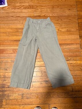 Joie green wide leg cropped linen blend pants with fun silver button 4